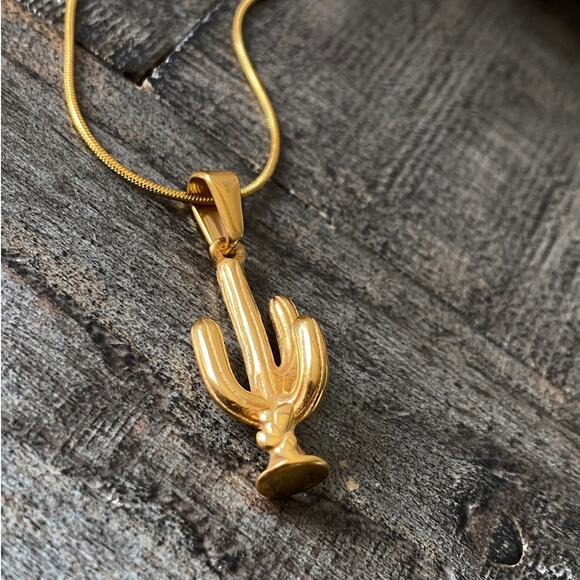 NEW Gold Cactus Pendant Layering Necklace - Picture 9 of 15